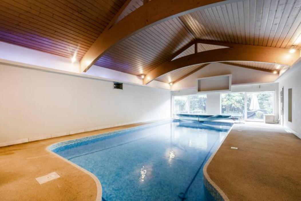 Coach House Villa Woking Exterior photo