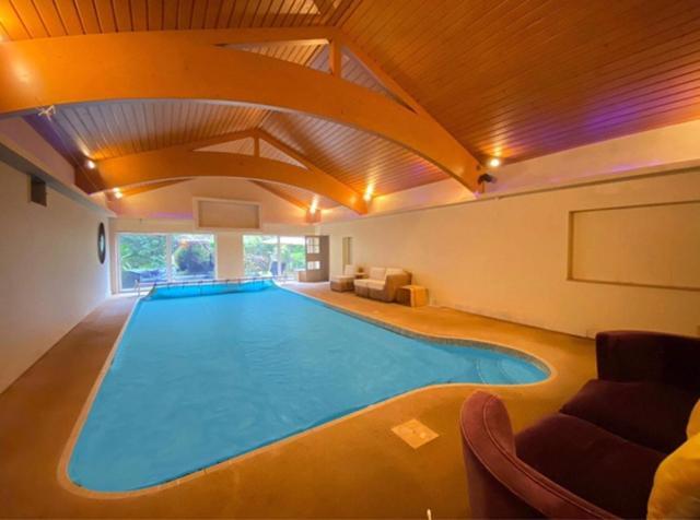 Coach House Villa Woking Exterior photo