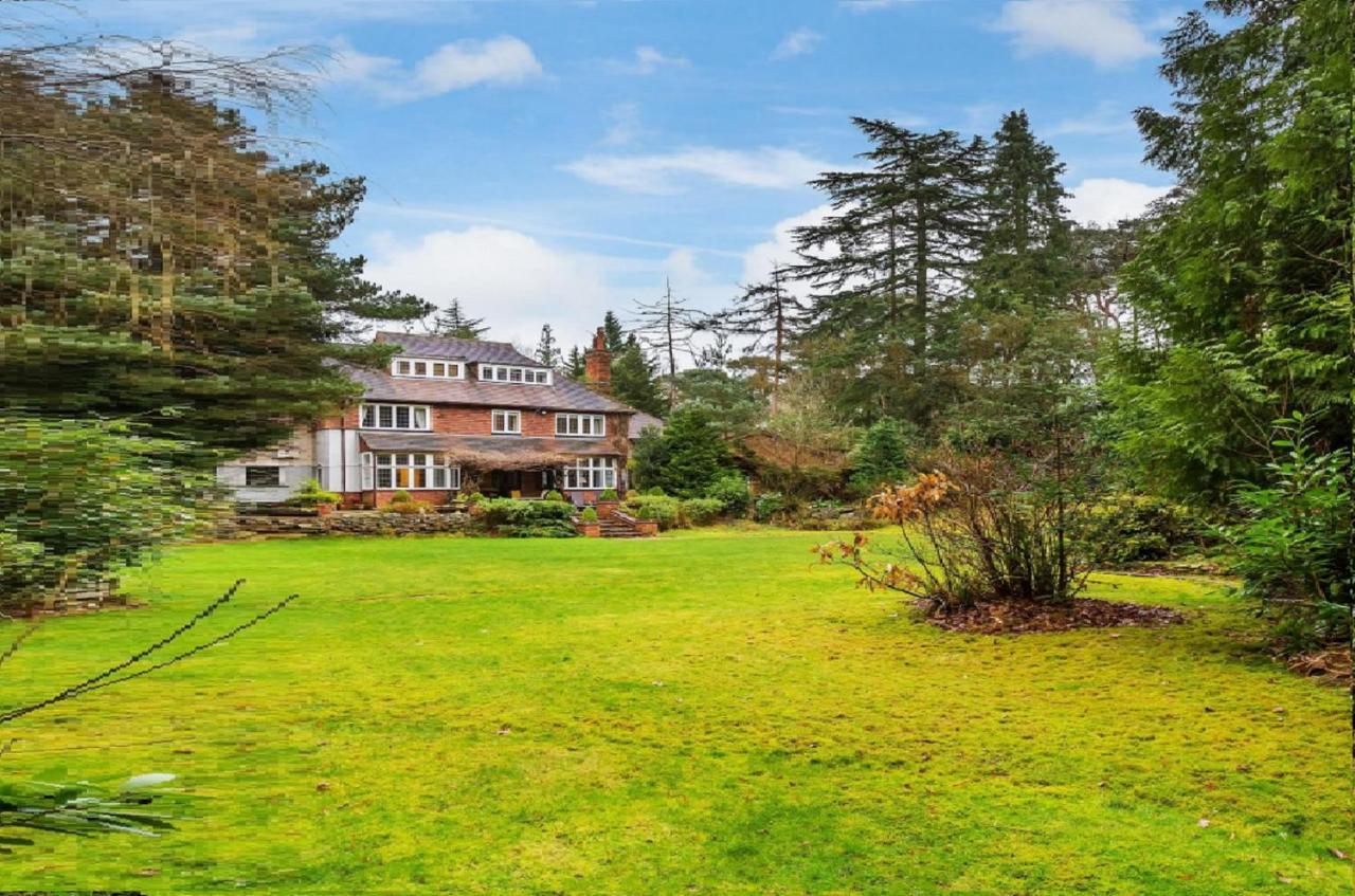 Coach House Villa Woking Exterior photo