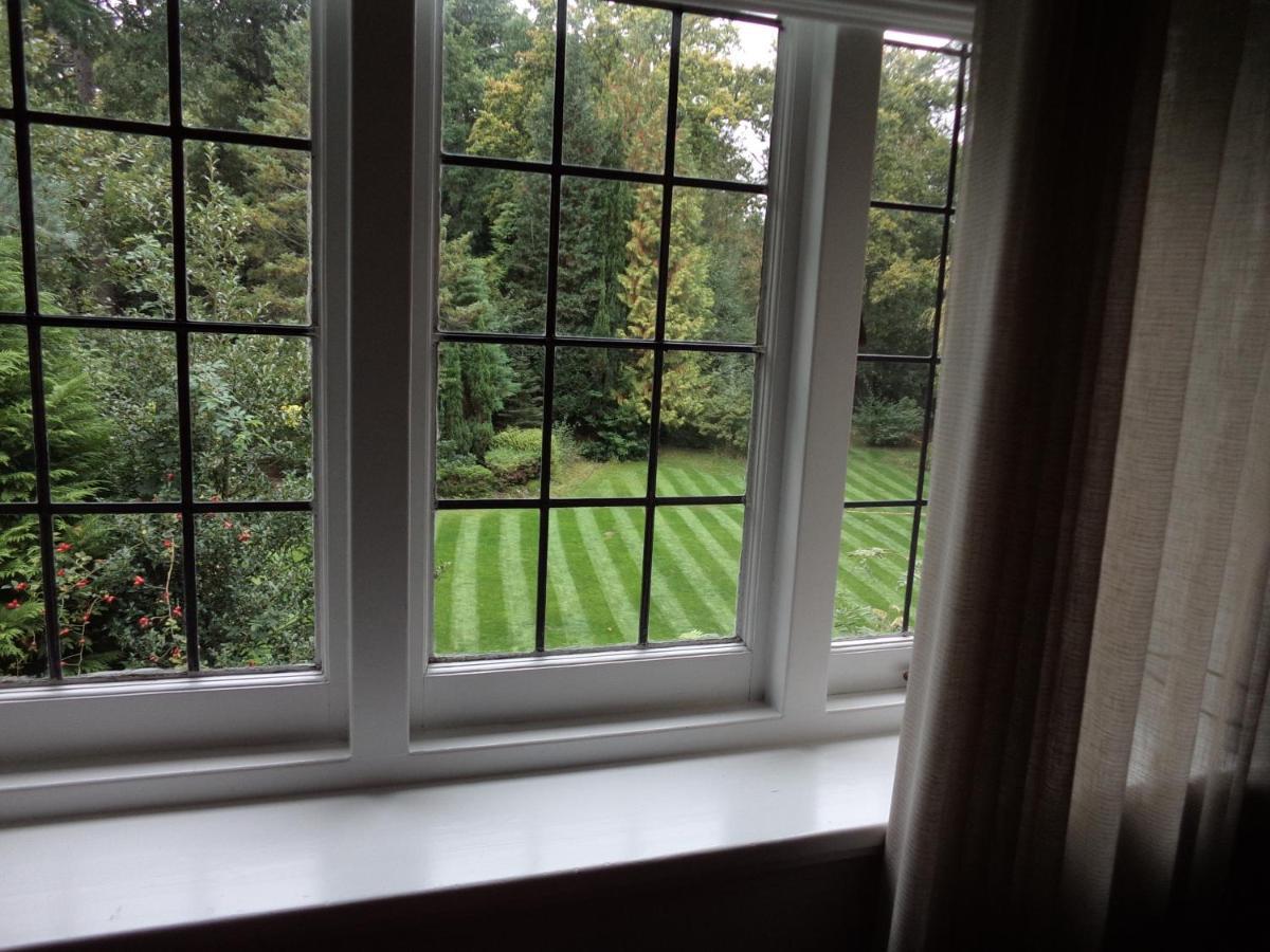 Coach House Villa Woking Exterior photo
